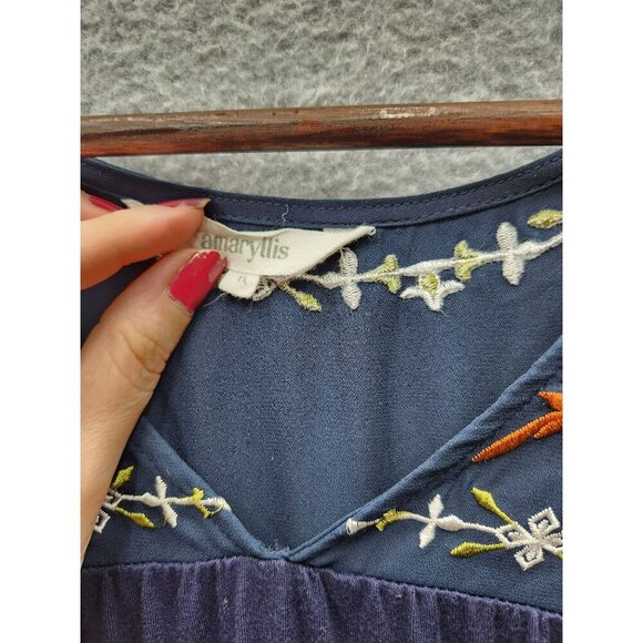 Navy Blue Amaryllis Embroidered Sleeveless Top Size 1X Cotton/Spandex Blend - Picture 3 of 7